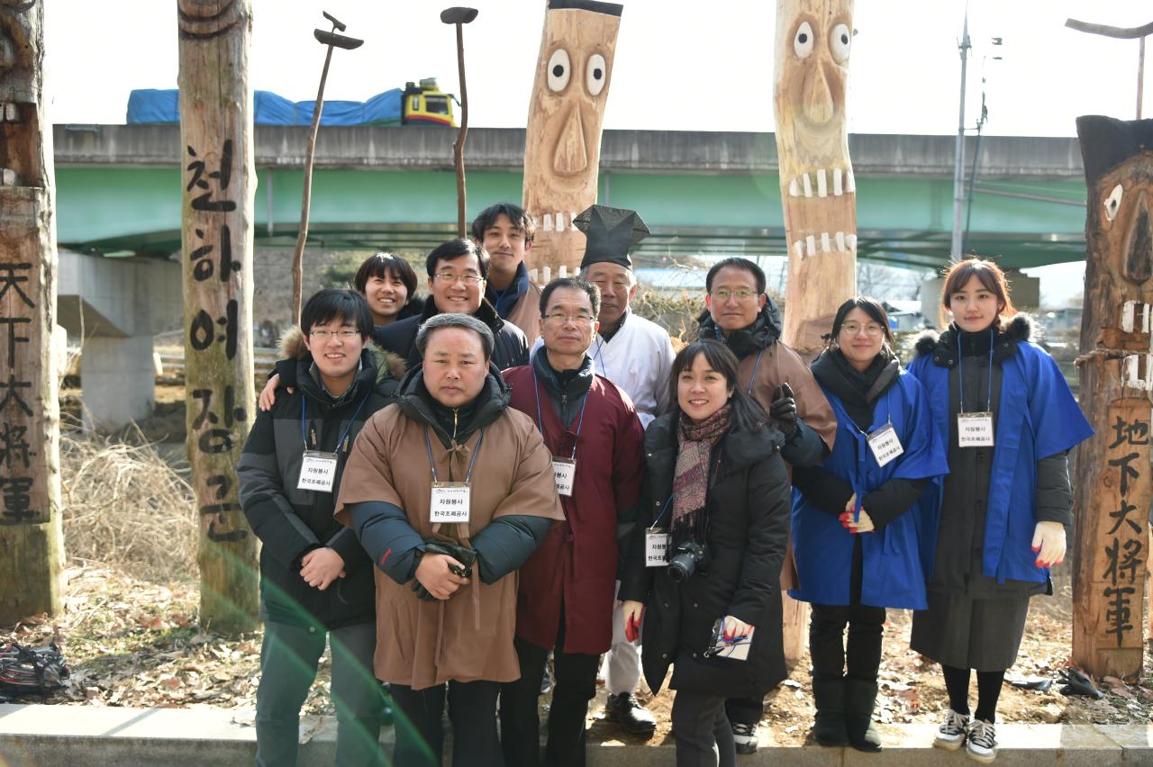 무수천하마들 대보름 행사 참여 기념사진